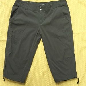 Columbia Omni Shield Capri in olive Green.